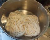 春キャベツと鶏ミンチのカレー焼きうどん作り方1写真