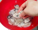 牡蠣のレモンソースソテー＊パン粉がけ作り方1写真