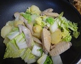 手羽先とじゃがいもと白菜のブイヨン煮作り方4写真