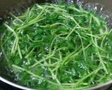 簡単♡豆苗とお好きな具でおにぎり作り方1写真