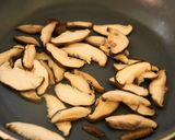 旨味たっぷり☆大豆と椎茸の黄身和え作り方3写真