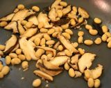 旨味たっぷり☆大豆と椎茸の黄身和え作り方4写真