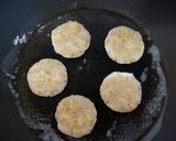 白ごま入りで✾モチモチ照りマヨ蓮根もち作り方4写真