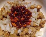 《簡単♪納豆アレンジ》食べるラー油＋玉葱作り方1写真