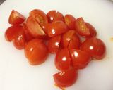 トマトとチーズのバジル風味サラダ作り方1写真
