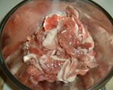 豚肉ときゅうりの梅肉炒め作り方1写真