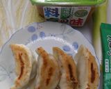 土鍋で余った焼き餃子の味噌汁作り方1写真