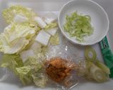 土鍋で余った焼き餃子の味噌汁作り方2写真