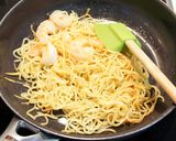 ランチに☆海老ニラ焼きそば作り方3写真