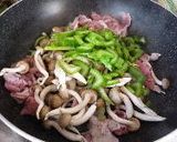 セロリ・りんご・シメジ・豚肉の塩焼きそば作り方4写真