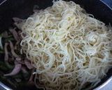 セロリ・りんご・シメジ・豚肉の塩焼きそば作り方5写真