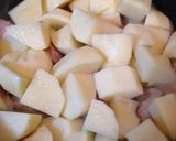 大胆な豚バラの肉じゃが作り方5写真