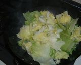 舞茸とレタスのオイスターソース炒め作り方1写真