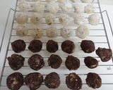 白と黒のチョコ入りスノーボールクッキー作り方7写真