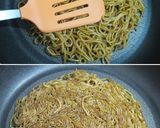 ピザ風♪甘辛すじ肉とチーズのかた焼きそば作り方4写真