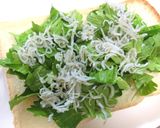 シラス×セロリの葉×トマトのトースト作り方2写真