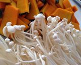 旨みギュッ♪干しきのこと南瓜のお味噌汁作り方1写真