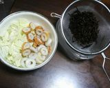 鶏の出汁入り！ちくわのコクうま味噌汁作り方1写真