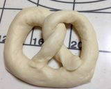 ドイツのパン◎ソフトプレッツェル作り方11写真