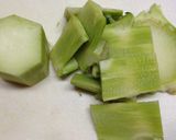 《簡単♪小鉢》ブロッコリー茎と人参の金平作り方1写真