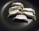 宇都宮風?豚キムチ餃子ソース焼きそば♥作り方7写真