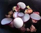 鶏肉とラデイッシュのオイルパスタ作り方2写真