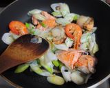 鍋セットで簡単♪豪華海鮮塩焼きそば作り方3写真