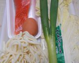 鮭と白菜と卵入り味噌煮込みうどん作り方1写真