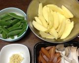 スナップエンドウとじゃが芋の彩りマヨ炒め作り方1写真
