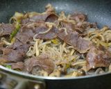 フライパンで簡単♪牛すき丼弁当。作り方4写真