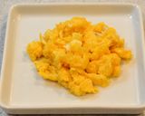 *春菊と玉葱のツナ卵炒め*作り方1写真