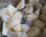 粉ふき芋とコンビーフのホットサラダ作り方3写真