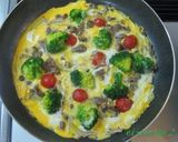 牛肉とブロッコリーのオープンオムレツ作り方7写真