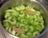 セロリとソーセージ煮込みとマカロニ作り方1写真