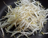 簡単 節約　もやしとキュウリのゴマ油炒め作り方3写真