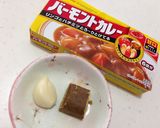 こってりカレー味♪豚肉と蓮根のカレー炒め作り方1写真