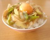 ねぎとしらたきのすき焼き風どんぶり作り方4写真