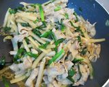 ご飯がすすむ～♫簡単豚バラ大根ニラ炒め作り方6写真