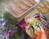 プチっと鍋で♪鶏と春菊と餅巾着のスープ作り方1写真