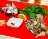 ✿タコと舞茸のパクチー炒め✿作り方1写真