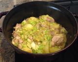 ストウブで鶏モモ肉とキャベツのトマト煮♡作り方3写真