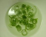 長ねぎの青いところを活用☆緑のくるくる作り方3写真