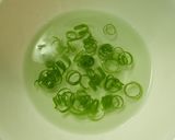 長ねぎの青いところを活用☆緑のくるくる作り方4写真