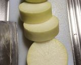 出汁がおいしい手羽中と大根の煮物作り方1写真