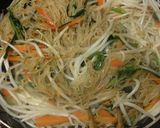 野菜たっぷり♪水菜とモヤシの焼きビーフン作り方4写真