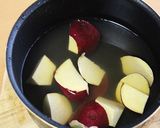 さつまいもと天かすのお味噌汁作り方1写真