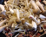 簡単☆もやしとひき肉のオムレツ作り方2写真