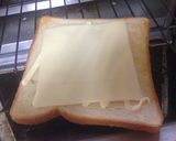 チーズと粗挽き黒胡椒のカリッとトースト♡作り方3写真