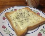 チーズと粗挽き黒胡椒のカリッとトースト♡作り方4写真