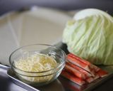 キャベツとカニカマのチーズ春巻き。作り方1写真
